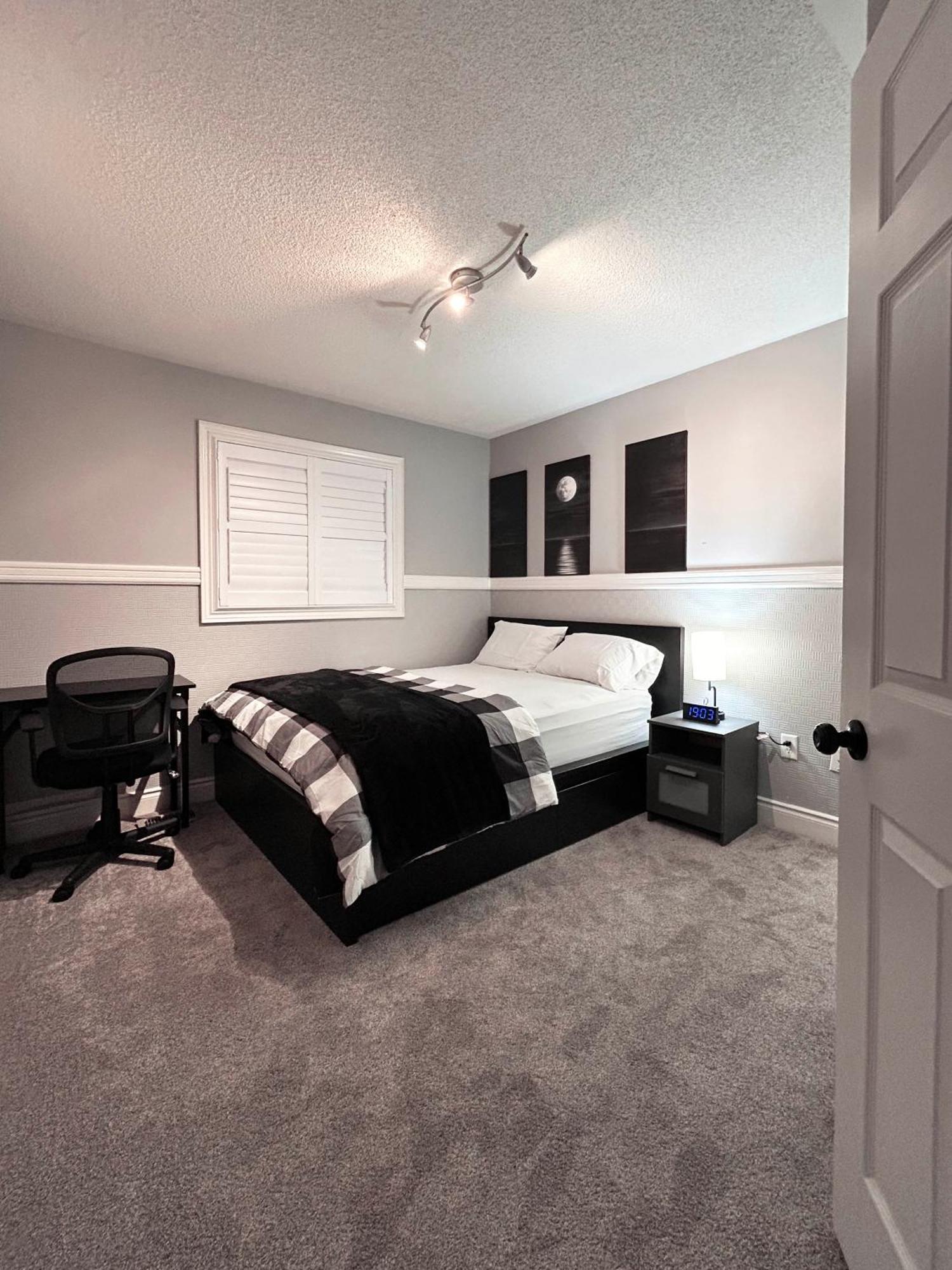 A Room In Oshawa, Free Parking Exterior photo