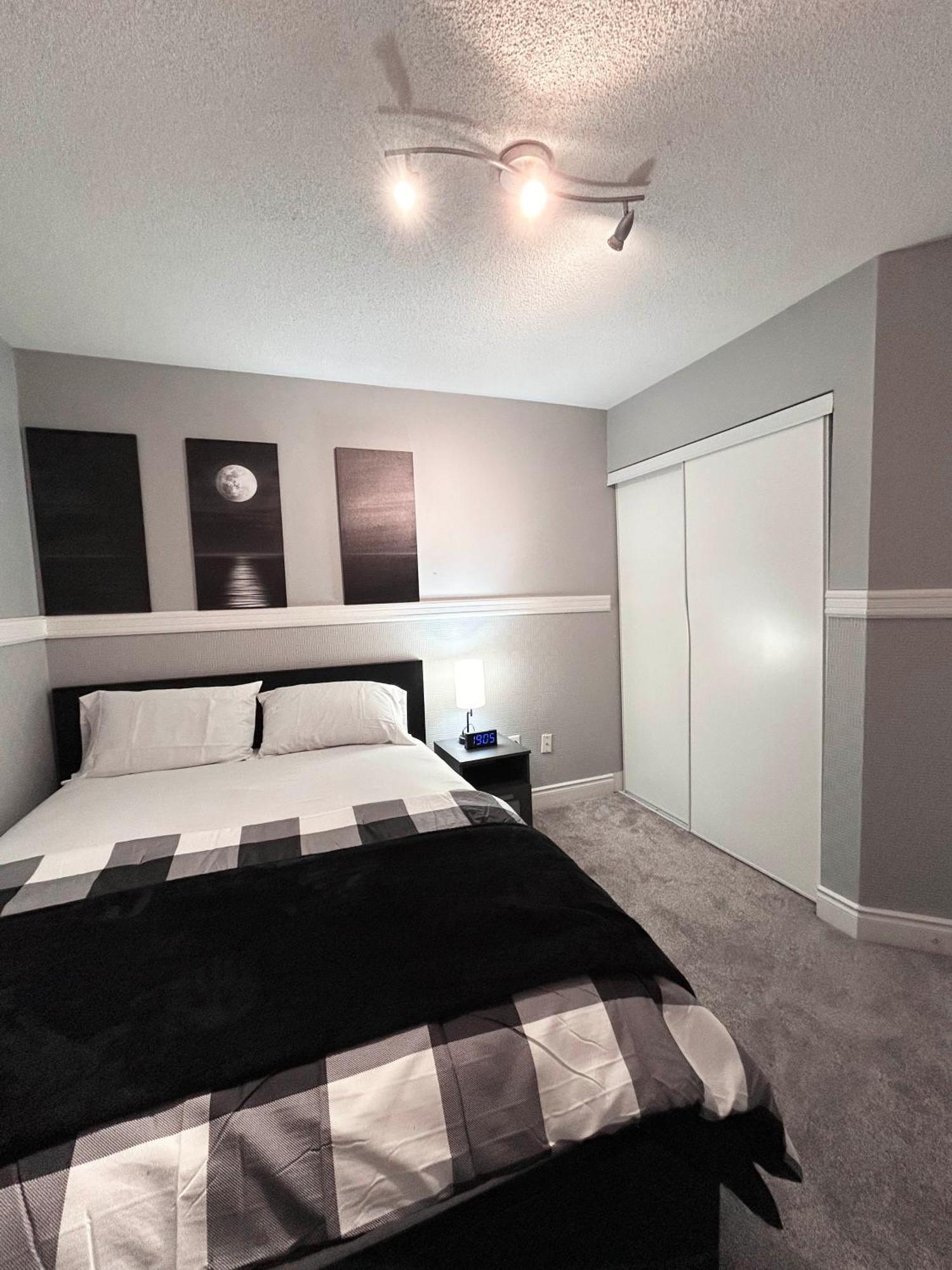 A Room In Oshawa, Free Parking Exterior photo